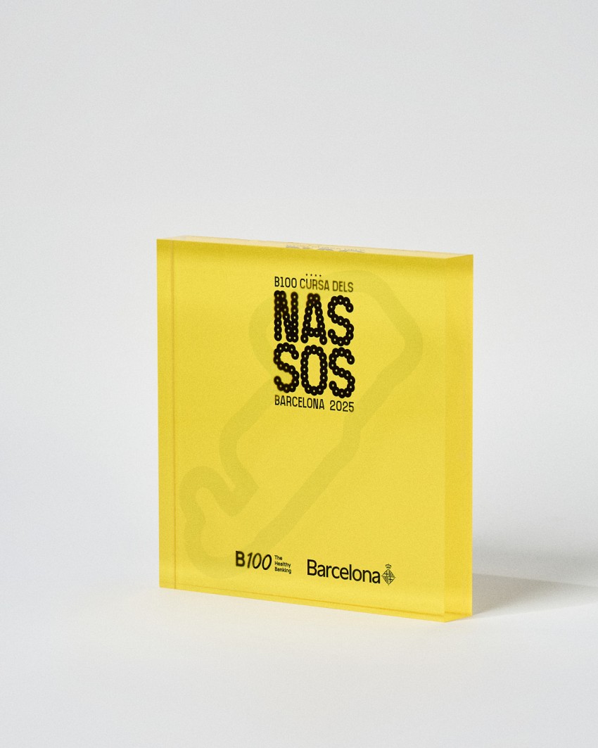 Personalisierter Acrylglas Pokal im VITRA MAXI Ehrentafeln-Format Sustain Awards