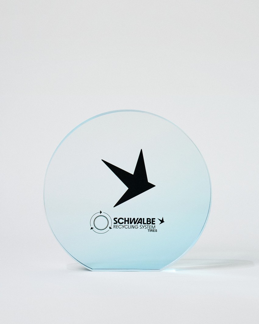 Trophée en plexiglas format Plaque circulaire VITRA SOL personnalisé Sustain Awards