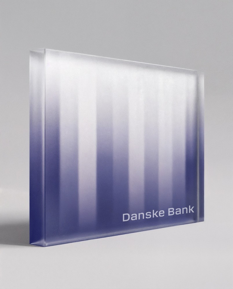 Maßgeschneiderte Financial-Tombstone-Trophäe aus transluzentem Acryl mit Farbverlauf