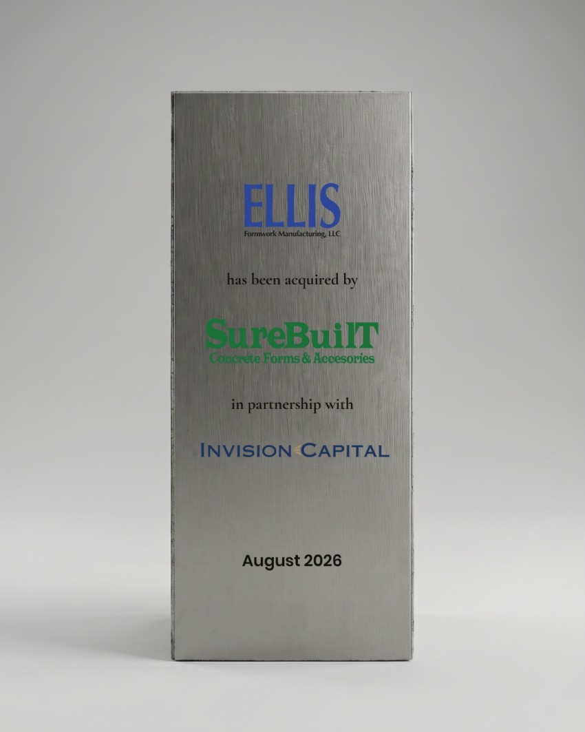 Maßgeschneiderte Trophäe Financial Tombstone - Invision Capital, 2026: Frontansicht