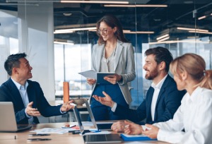 Cadeaux Départ en Retraite Femme : Idées pour Honorer sa Carrière