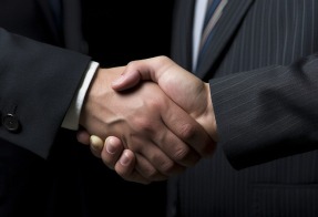 Cadeaux d'appréciation clients : 10 idées de récompenses pour renforcer les relations d'affaires